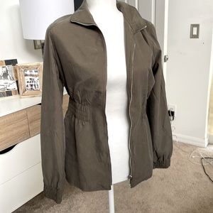 Magaschoni Lightweight Moisture Wicking Zip Jacket